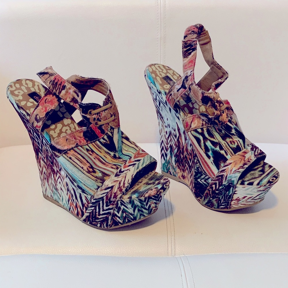 Multicolor wedge heel